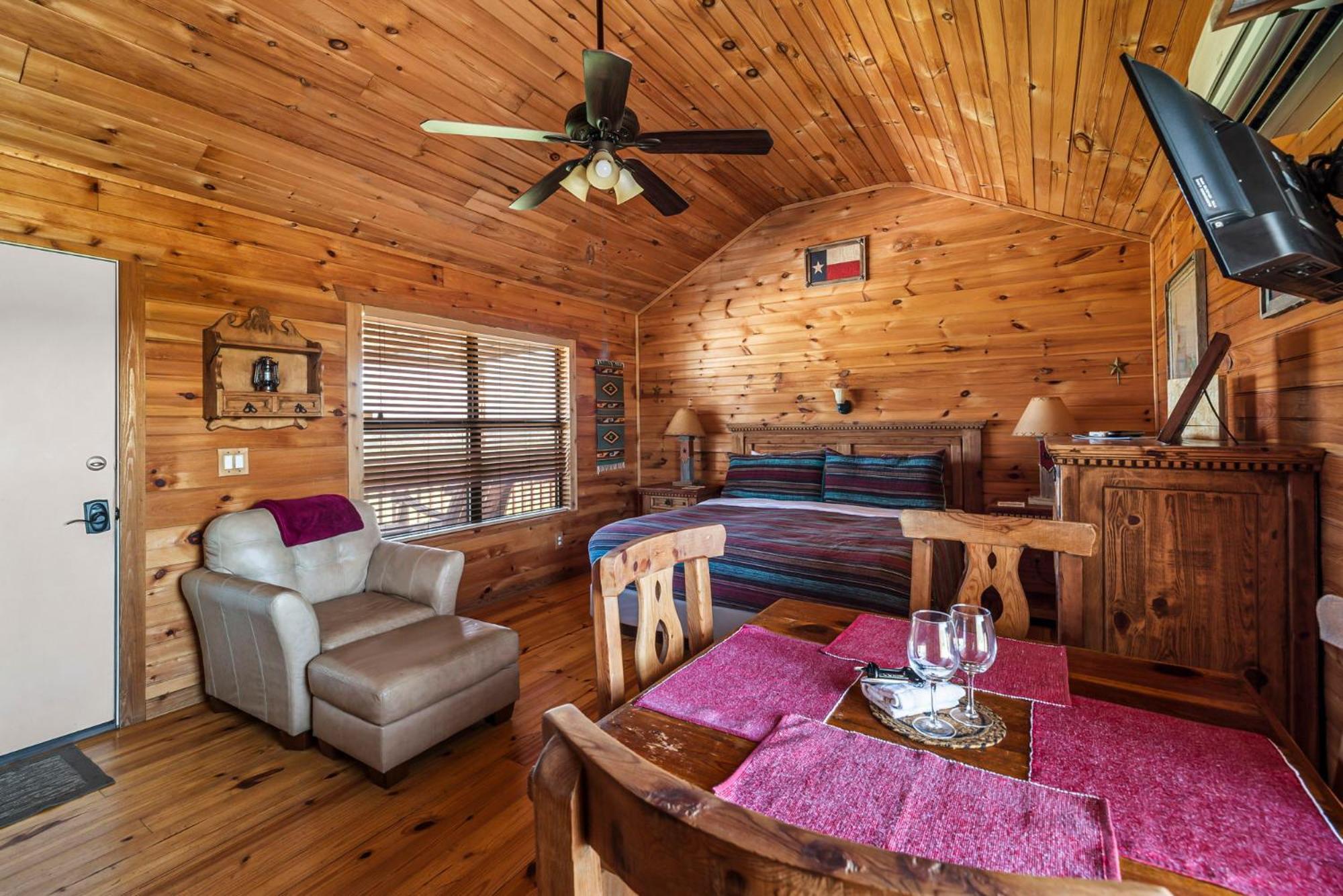 Enchanted Rockview Cabins Crabapple Екстериор снимка