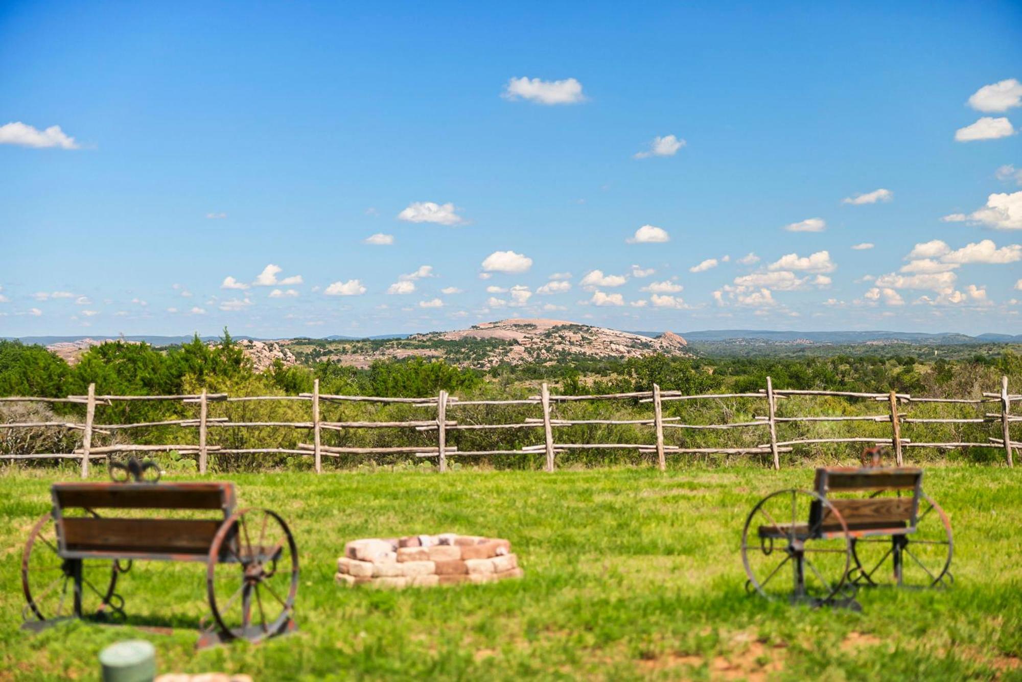 Enchanted Rockview Cabins Crabapple Екстериор снимка