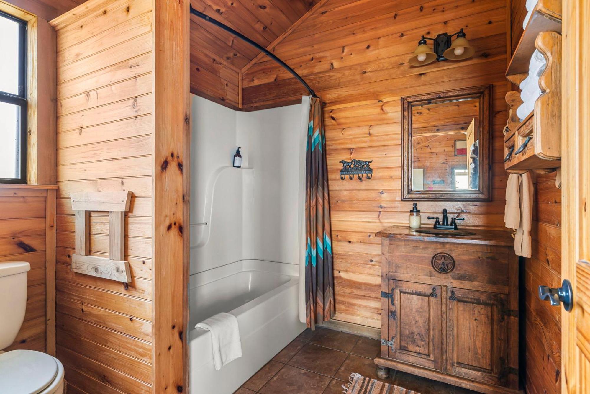 Enchanted Rockview Cabins Crabapple Екстериор снимка