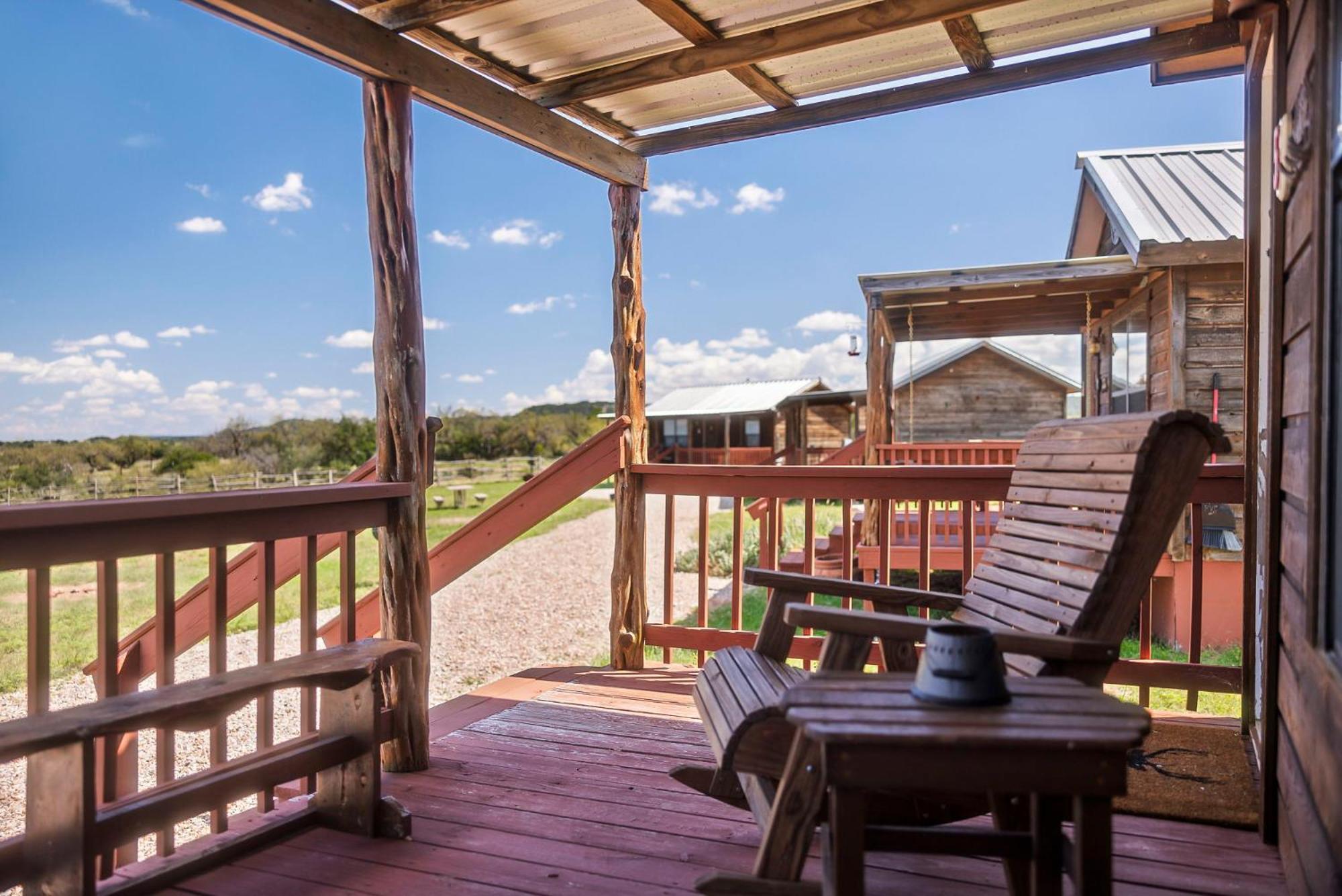 Enchanted Rockview Cabins Crabapple Екстериор снимка