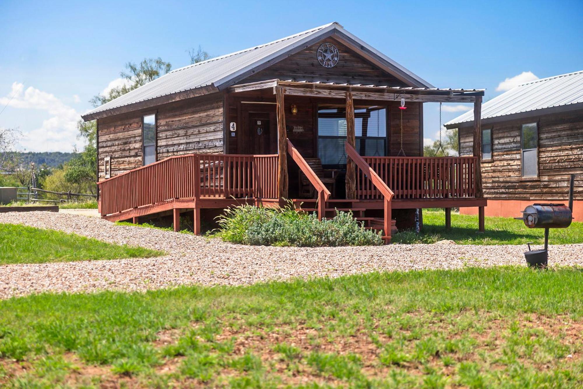 Enchanted Rockview Cabins Crabapple Екстериор снимка